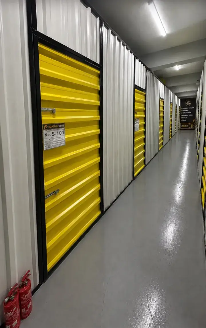 Depo Plus depolama koridoru, kilitli depolama odaları